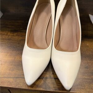 Elegant Cream Women's Pumps